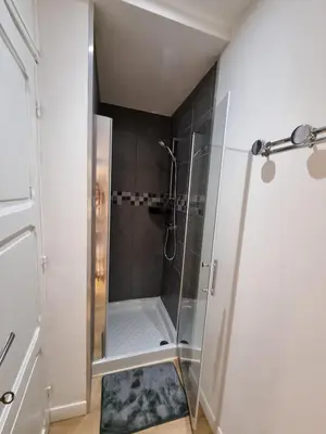 Salle de bains dans l'établissement Les murmures de la Forêt