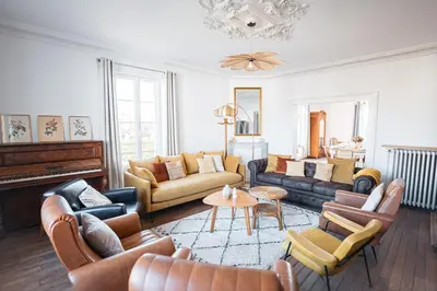 Coin salon dans l'établissement La Villa Madeleine