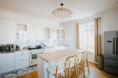 Cuisine ou kitchenette dans l'établissement La Villa Madeleine