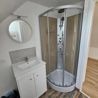 Salle de bains dans l'établissement Hébergement Cosy
