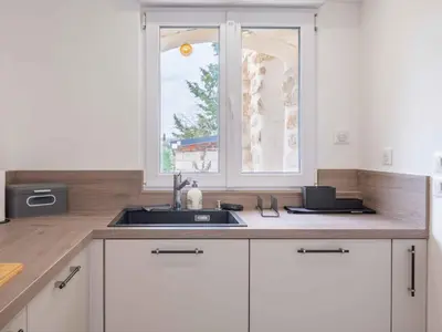 Cuisine ou kitchenette dans l'établissement Villa Prestige avec Spa et jeux