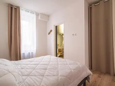 Plan de l'établissement Élégant Appartement Moderne à Reims avec Internet Haut Débit - FR-1-870-1