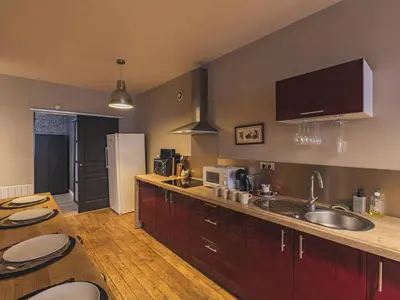 Cuisine ou kitchenette dans l'établissement Appartement central calme à Reims - FR-1-870-8