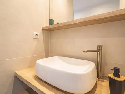 Salle de bains dans l'établissement Élégant Appartement Moderne à Reims avec Climatisation - FR-1-870-13