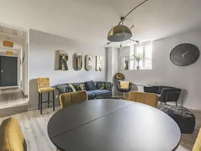 Coin salon dans l'établissement Somptueux Appartement au cœur de Reims - FR-1-870-5