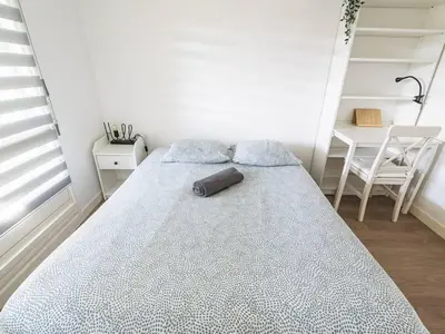 Un ou plusieurs lits dans un hébergement de l'établissement Appartement spacieux avec terrasse privative à Reims - FR-1-870-7