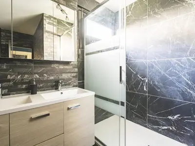 Salle de bains dans l'établissement Appartement spacieux avec terrasse privative à Reims - FR-1-870-7