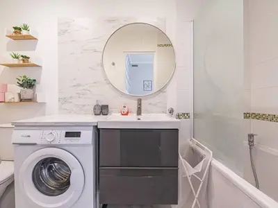 Salle de bains dans l'établissement Appartement Chic à Reims, Wi-Fi Gratuit - FR-1-870-22