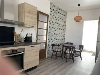 Cuisine ou kitchenette dans l'établissement Location Conviviale à Reims avec Parking et Terrasse privée - FR-1-870-19