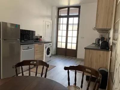 Cuisine ou kitchenette dans l'établissement Location Conviviale à Reims avec Parking et Terrasse privée - FR-1-870-19