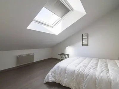 Un ou plusieurs lits dans un hébergement de l'établissement Appartement Chic à Reims, Confort & Élégance - FR-1-870-28