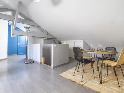 Cuisine ou kitchenette dans l'établissement Appartement Chic à Reims, Confort & Élégance - FR-1-870-28
