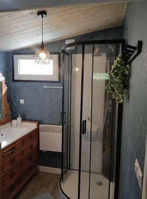 Salle de bains dans l'établissement Mise au vert