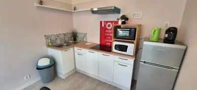 Cuisine ou kitchenette dans l'établissement Appartement spacieux proche centre, 2ᵉ étage sans ascenseur, without lift