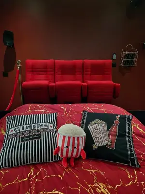 Un ou plusieurs lits dans un hébergement de l'établissement Hollywood Spa Jacuzzi - Cinéma