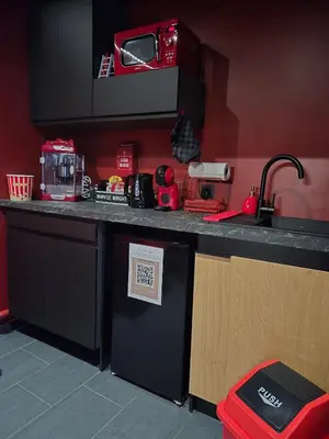 Cuisine ou kitchenette dans l'établissement Hollywood Spa Jacuzzi - Cinéma