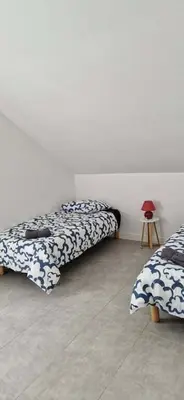Un ou plusieurs lits dans un hébergement de l'établissement Deux appartements proche Disneyland