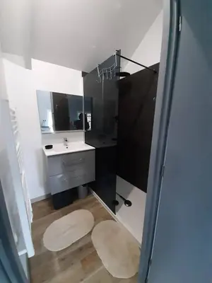 Cuisine ou kitchenette dans l'établissement Studio confortable à Barzy-en-Thiérache, 32 m² avec terrasse