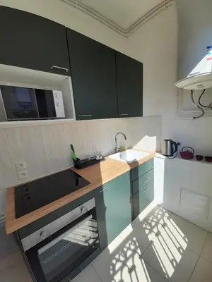 Cuisine ou kitchenette dans l'établissement 2 rooms lumineux en plein centre