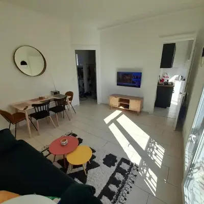 2 rooms lumineux en plein centre