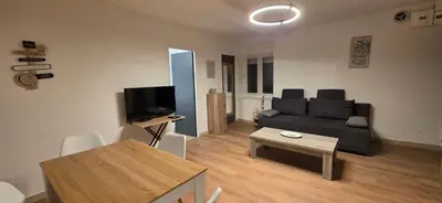 Télévision ou salle de divertissement dans l'établissement Ema centre-ville T2 rénové cocon cosy parking 34m2