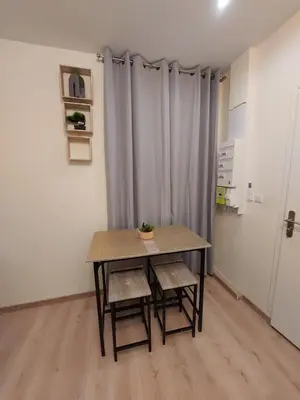Plan de l'établissement Bel studio rénové au cœur de la ville RDC pratique Ground Floor