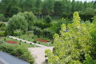 Jardin de l'établissement Les insolites du grand logis