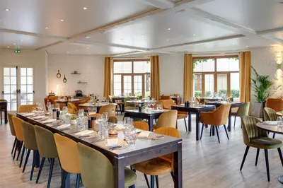 Restaurant ou autre lieu de restauration dans l'établissement Sure Hotel by Best Western Saint-Quentin Ouest Le pot d étain