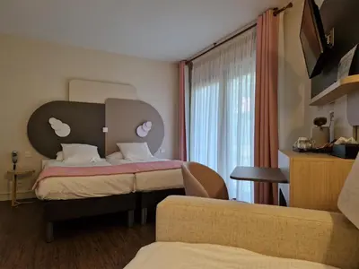 Un ou plusieurs lits dans un hébergement de l'établissement Sure Hotel by Best Western Saint-Quentin Ouest Le pot d étain