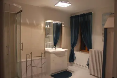 Salle de bains dans l'établissement gite de la ruelle des messes