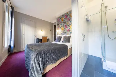 Salle de bains dans l'établissement Hôtel Azur Reims Centre