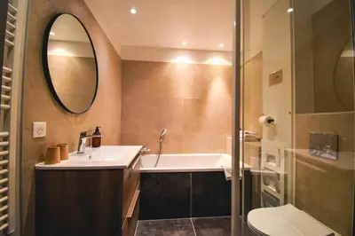 Salle de bains dans l'établissement Hôtel Azur Reims Centre