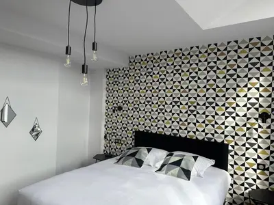 Un ou plusieurs lits dans un hébergement de l'établissement Hôtel Le Dormeur du Val