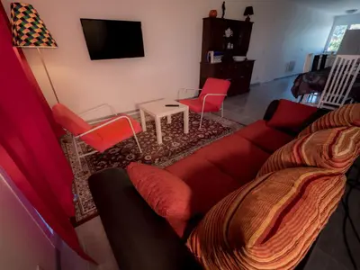 Télévision ou salle de divertissement dans l'établissement Le Gîte de la Faïencerie