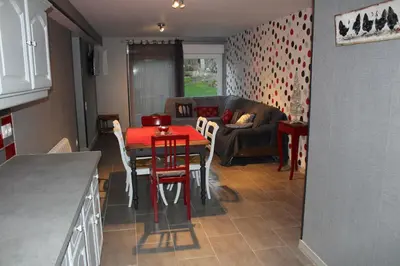 Coin salon dans l'établissement Au Relais Du Canal à Grand Gabarit