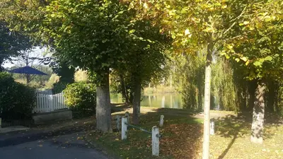 Jardin de l'établissement LOGIS - Hôtel & Restaurant Le Gonfalon
