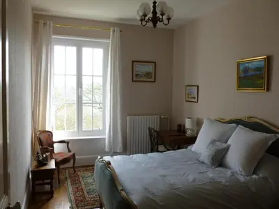 Un ou plusieurs lits dans un hébergement de l'établissement La chambre au Château