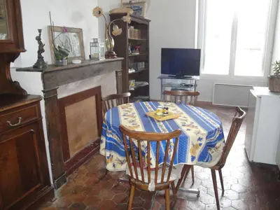 Cuisine ou kitchenette dans l'établissement Appartement des Vieilles Halles
