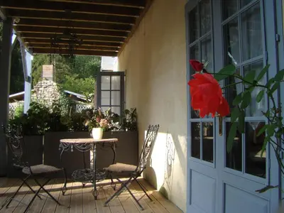Balcon ou terrasse dans l'établissement Le jardin de Saint Jean