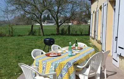 Jardin de l'établissement Three-Bedroom Holiday Home In Chigny