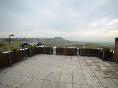 Vue générale sur la montagne ou vue sur la montagne depuis la maison d'hôtes