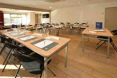 Espace de conférence ou salle de réunion dans l'établissement Campanile Reims Ouest - Tinqueux