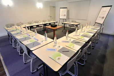 Espace de conférence ou salle de réunion dans l'établissement Campanile Reims Est - Taissy