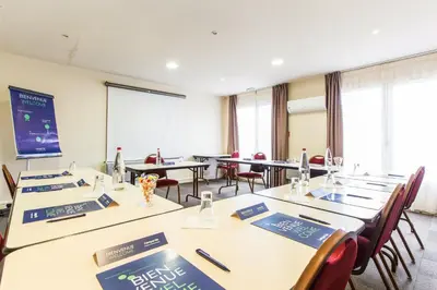 Espace de conférence ou salle de réunion dans l'établissement Campanile Château-Thierry