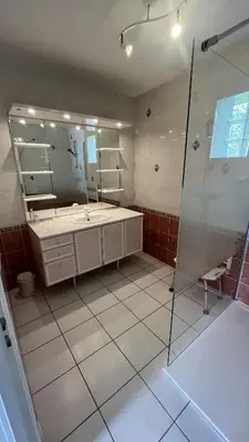 Salle de bains dans l'établissement Chez Delphine