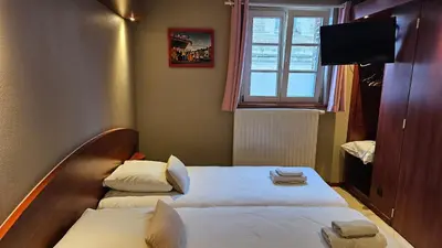 Un ou plusieurs lits dans un hébergement de l'établissement Hôtel La Poterne du Roy