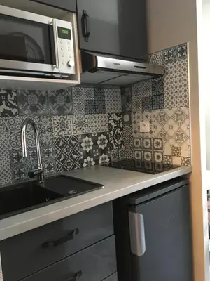 Cuisine ou kitchenette dans l'établissement Logis Hôtel & Appartements Le Florence