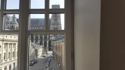 Vue générale sur Reims ou vue de la ville depuis l'appartement