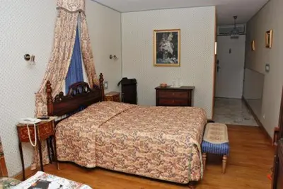 Un ou plusieurs lits dans un hébergement de l'établissement Chateau La Tour Du Roy