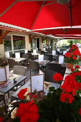 Restaurant ou autre lieu de restauration dans l'établissement Logis Hotel Restaurant Bagatelle - 51530 Dizy